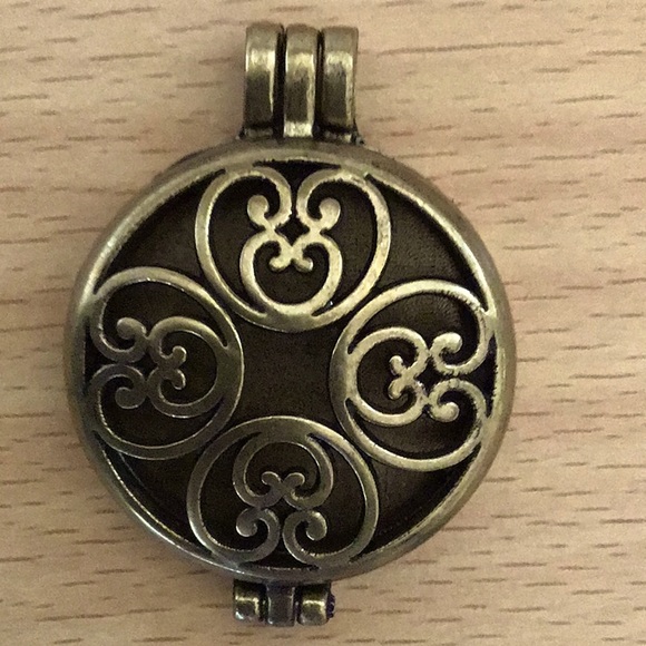 Essential oil diffusers - Picture 2 of 2